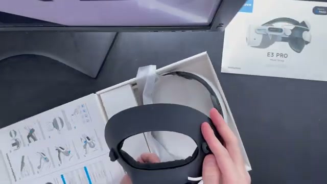BOBOVR E3 Pro strap and packaging during the unboxing