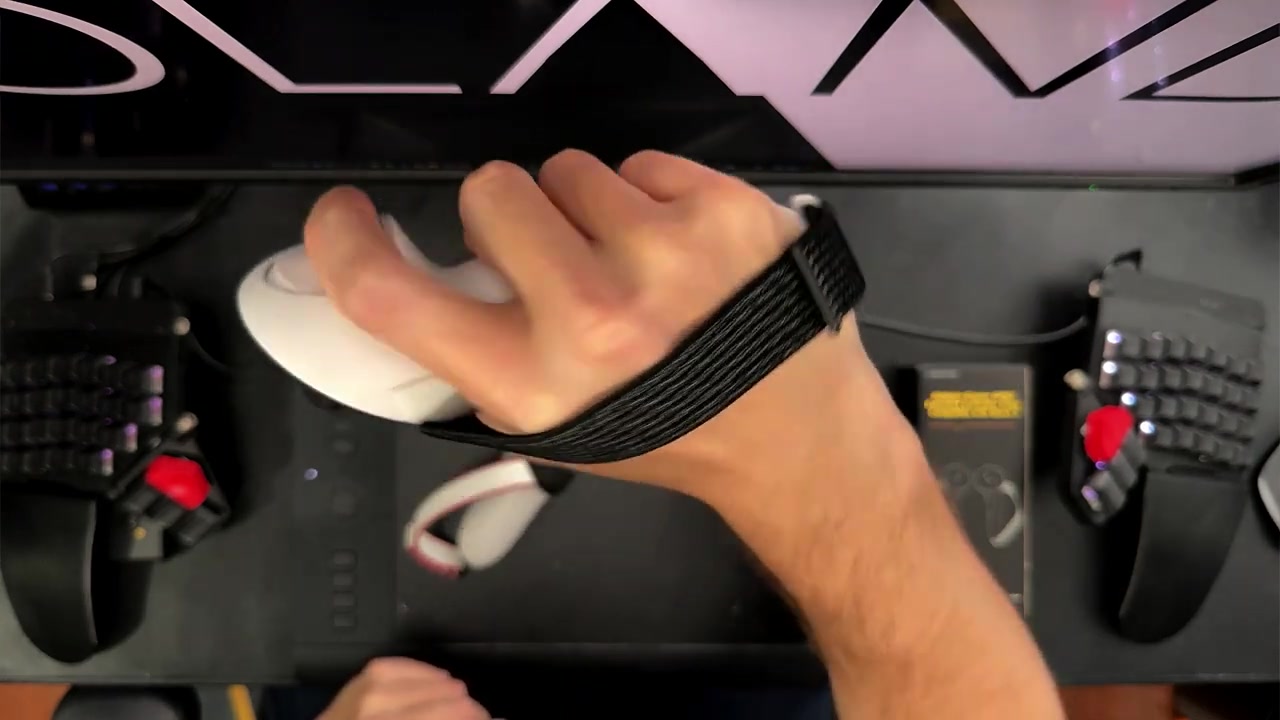 An alternative holding position made possible by the longer GPQ3 grip
