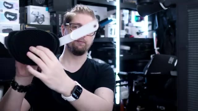 Thomas demonstrating the RPQ3 as a rear counterweight on a Quest setup